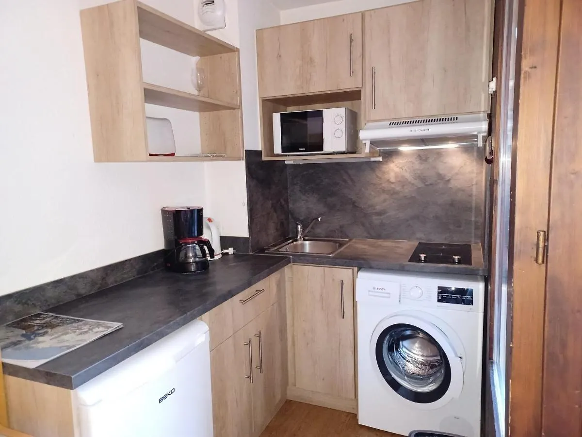 Apartment Confortable Studio 2* Avec Balcon, Double Exposition Et Parking, Proche Du Centre De Brides-Les-Bains - Fr-1-512-108