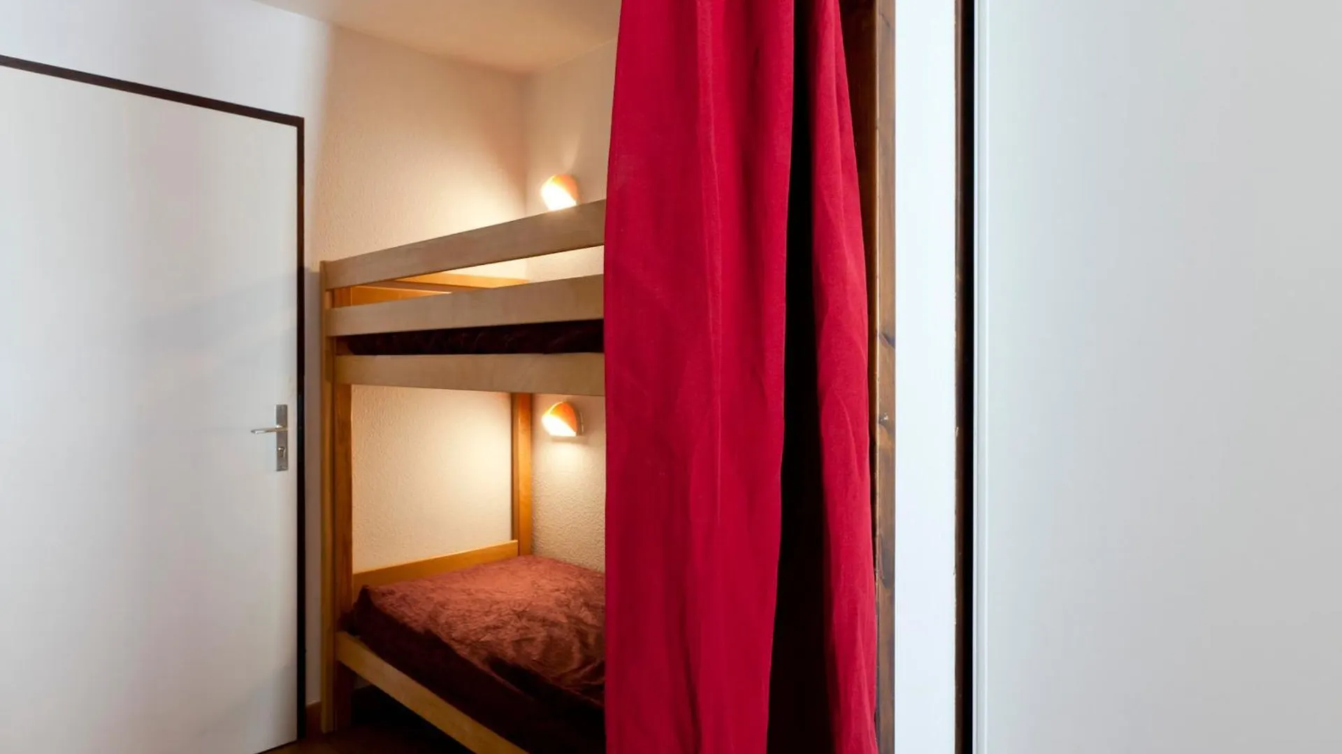 Confortable Studio 2* Avec Balcon, Double Exposition Et Parking, Proche Du Centre De Brides-Les-Bains - Fr-1-512-108