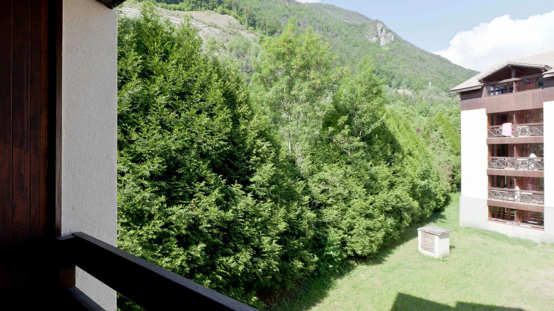 Confortable Studio 2* Avec Balcon, Double Exposition Et Parking, Proche Du Centre De Brides-Les-Bains - Fr-1-512-108